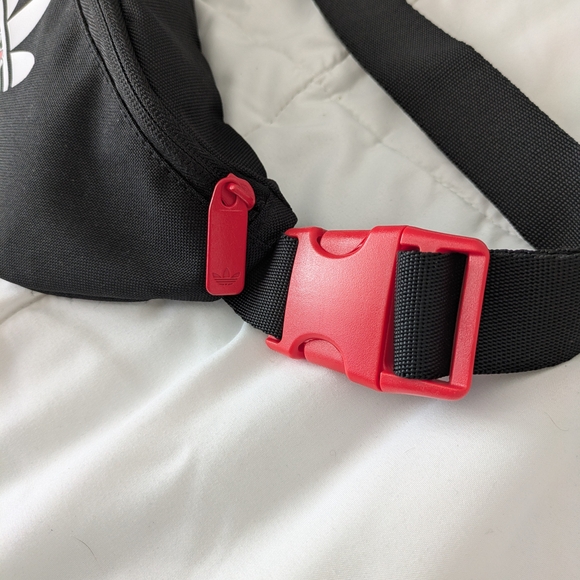 ADIDAS x HELLO KITTY Belt Bag - Picture 4 of 8